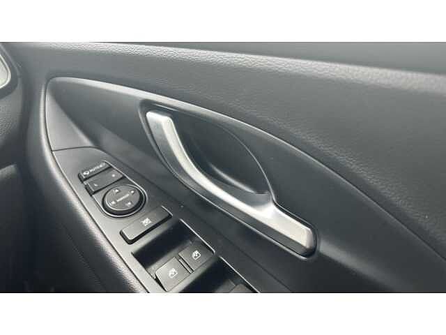 Hyundai i30 1.0T GDi SE Connect 5dr