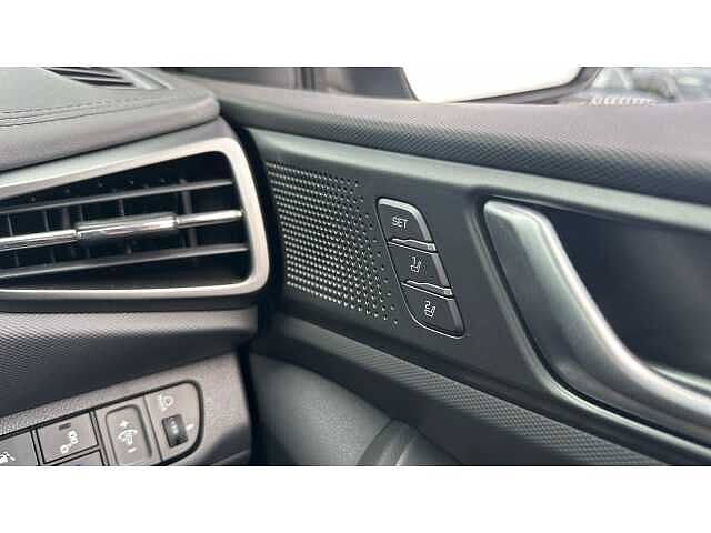 Hyundai Ioniq IONIQ 1.6 GDi Plug-in Hybrid Premium SE 5dr DCT