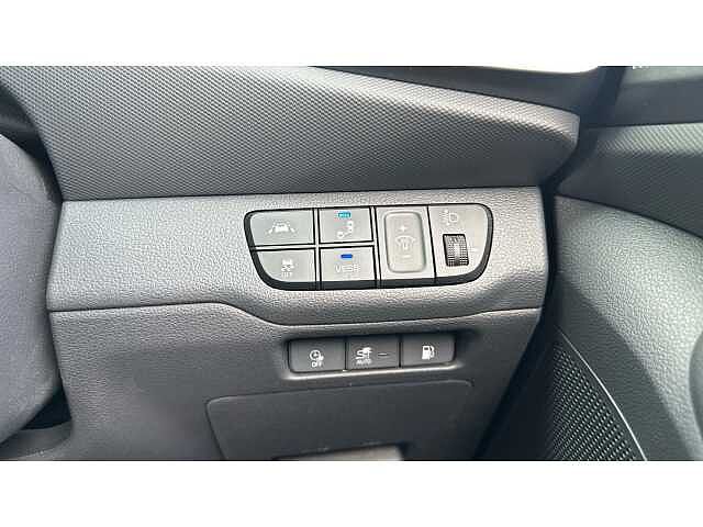Hyundai Ioniq IONIQ 1.6 GDi Plug-in Hybrid Premium SE 5dr DCT