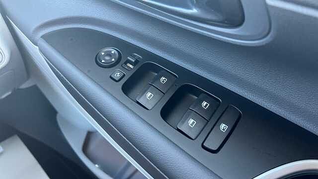 Hyundai Bayon Bayon HAT 1.0 T-gdi 90PS Tech Line DCT